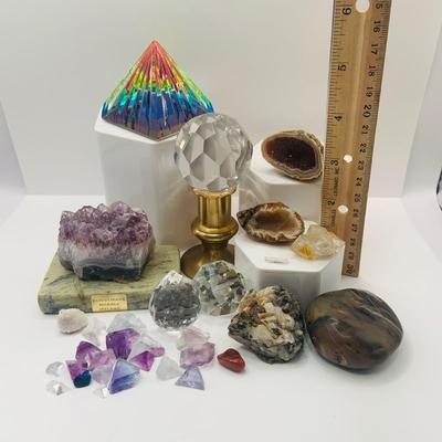 LOT:165: Colorful Collection of Crystals, Stones Geodes and More