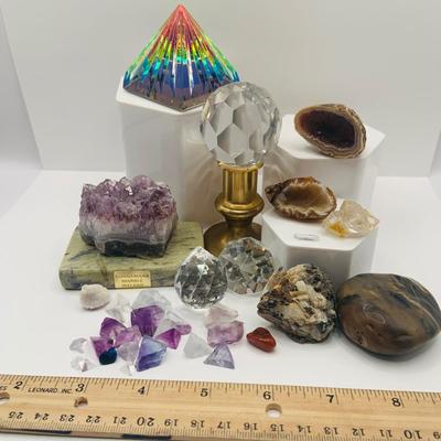 LOT:165: Colorful Collection of Crystals, Stones Geodes and More