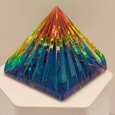 LOT:165: Colorful Collection of Crystals, Stones Geodes and More