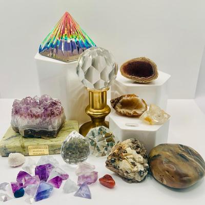 LOT:165: Colorful Collection of Crystals, Stones Geodes and More