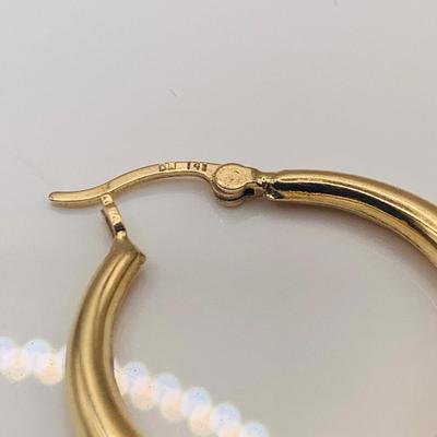 LOT:166: Pair of 14k Gold Hoop Earrings Mark DW - 2.46g tw