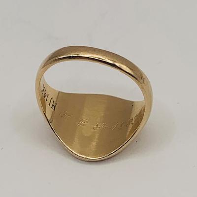 LOT 175: Villanova University 14k Gold Woman's Class Ring Size 5.5 5.12g Tw