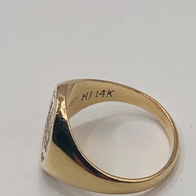 LOT 175: Villanova University 14k Gold Woman's Class Ring Size 5.5 5.12g Tw