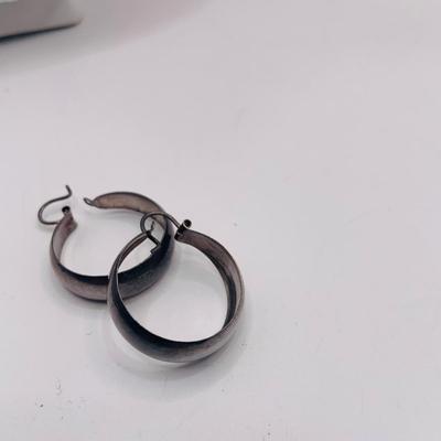 LOT:182: Collection of Fashion Jewelry Including 925 Bee Earings Silvertone Earrings and Necklas and Art Glass Beaded Bracelet