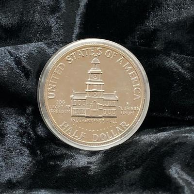 LOT 197J: 1776 - 1976 Bicentennial Liberty Kennedy (S) Half Dollar US Silver Coin