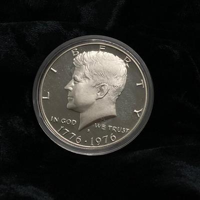 LOT 197J: 1776 - 1976 Bicentennial Liberty Kennedy (S) Half Dollar US Silver Coin