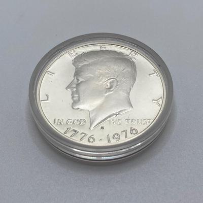 LOT 197J: 1776 - 1976 Bicentennial Liberty Kennedy (S) Half Dollar US Silver Coin