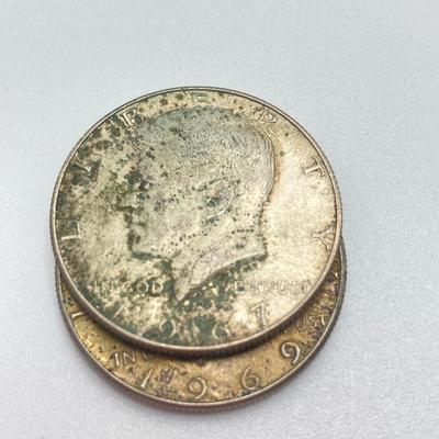 LOT 199J: Collection of US Coins - Three Kennedy Half Dollar Coins, One Gold Plated Susan B Anthony $1 Coin and One 1963 Roosevelt Dime...