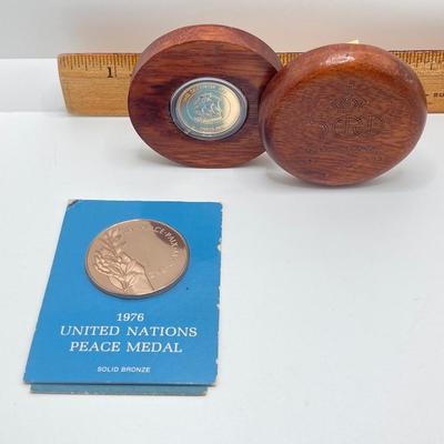 LOT 204J: 1492 - 1992 500 Quincentennial Coin in Round Wooden Box and 1976 United Nations Bronze Peace Medal