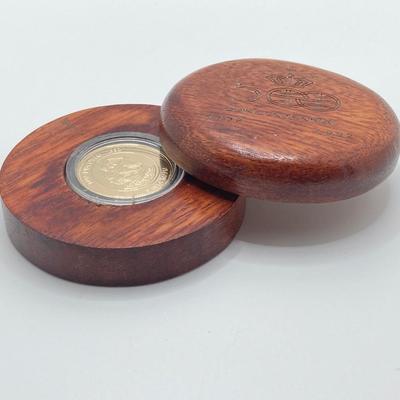 LOT 204J: 1492 - 1992 500 Quincentennial Coin in Round Wooden Box and 1976 United Nations Bronze Peace Medal
