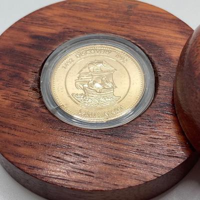 LOT 204J: 1492 - 1992 500 Quincentennial Coin in Round Wooden Box and 1976 United Nations Bronze Peace Medal