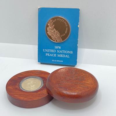 LOT 204J: 1492 - 1992 500 Quincentennial Coin in Round Wooden Box and 1976 United Nations Bronze Peace Medal