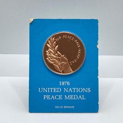 LOT 204J: 1492 - 1992 500 Quincentennial Coin in Round Wooden Box and 1976 United Nations Bronze Peace Medal