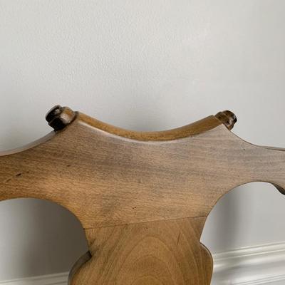 LOT 9 4 Queen Anne Style Walnut Dining Chairs