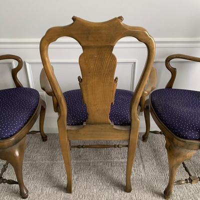 LOT 9 4 Queen Anne Style Walnut Dining Chairs