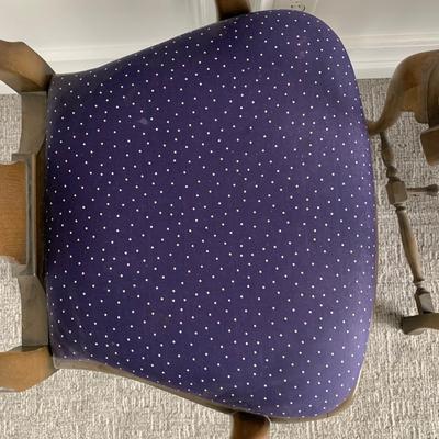 LOT 9 4 Queen Anne Style Walnut Dining Chairs