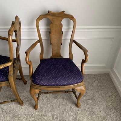 LOT 9 4 Queen Anne Style Walnut Dining Chairs