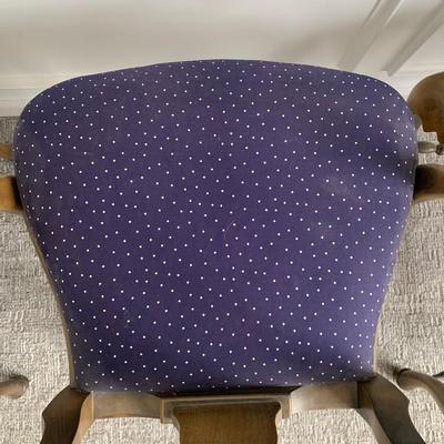 LOT 9 4 Queen Anne Style Walnut Dining Chairs