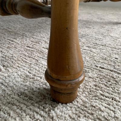 LOT 9 4 Queen Anne Style Walnut Dining Chairs