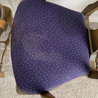 LOT 9 4 Queen Anne Style Walnut Dining Chairs