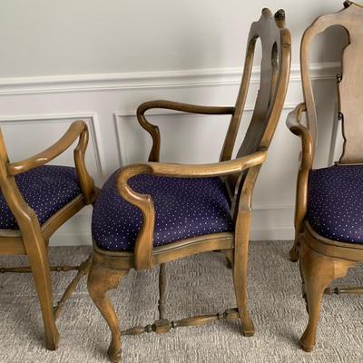 LOT 9 4 Queen Anne Style Walnut Dining Chairs