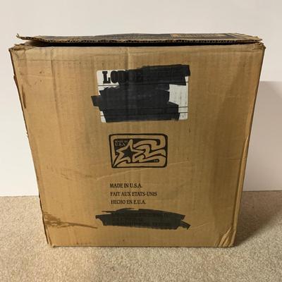 LOT 22 B: Lodge 6 & 7 (in box) Quart Dutch Ovens w/ Iron Covers