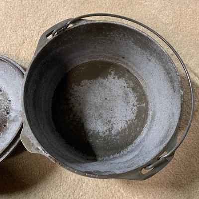 LOT 22 B: Lodge 6 & 7 (in box) Quart Dutch Ovens w/ Iron Covers