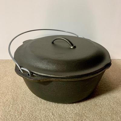 LOT 22 B: Lodge 6 & 7 (in box) Quart Dutch Ovens w/ Iron Covers