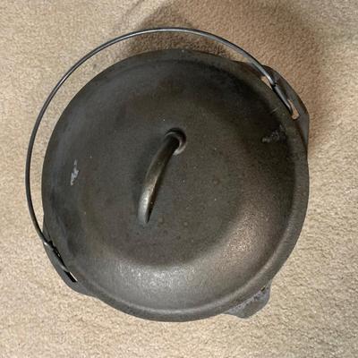 LOT 22 B: Lodge 6 & 7 (in box) Quart Dutch Ovens w/ Iron Covers