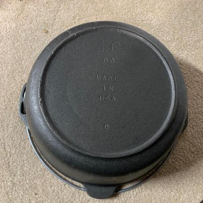 LOT 22 B: Lodge 6 & 7 (in box) Quart Dutch Ovens w/ Iron Covers