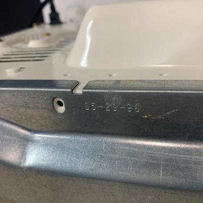 LOT 27 B: Quasar Microwave Model #MQS0963E