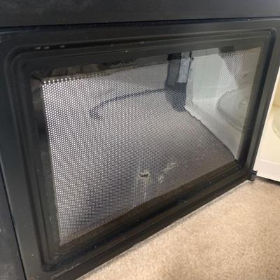 LOT 27 B: Quasar Microwave Model #MQS0963E