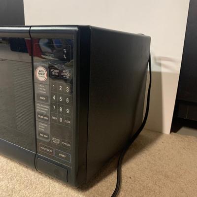 LOT 27 B: Quasar Microwave Model #MQS0963E