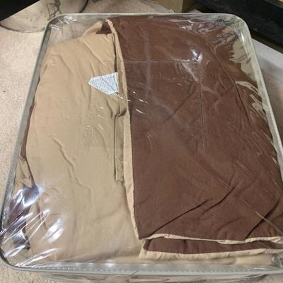 LOT 28 B: Linen Collection Clearout! Comforters, Sheets, Quilts, & More