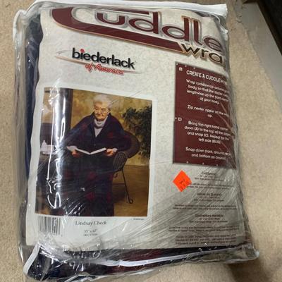 LOT 28 B: Linen Collection Clearout! Comforters, Sheets, Quilts, & More