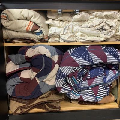 LOT 28 B: Linen Collection Clearout! Comforters, Sheets, Quilts, & More