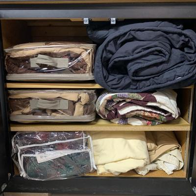 LOT 28 B: Linen Collection Clearout! Comforters, Sheets, Quilts, & More