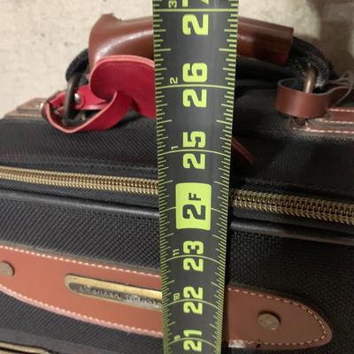 LOT 34 B: American Tourister Suitcases