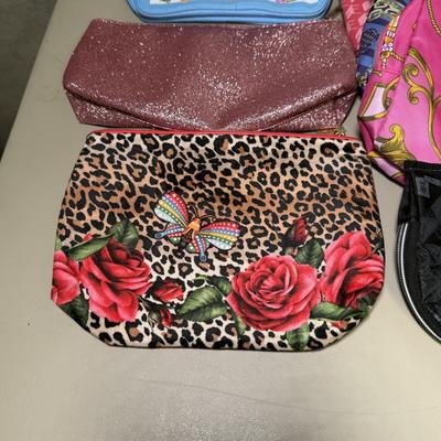 LOT 46B: Esteé Lauder Makeup Bags & More Fashionable Pouches