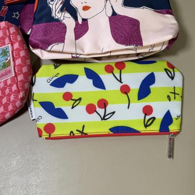 LOT 46B: Esteé Lauder Makeup Bags & More Fashionable Pouches