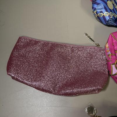 LOT 46B: Esteé Lauder Makeup Bags & More Fashionable Pouches