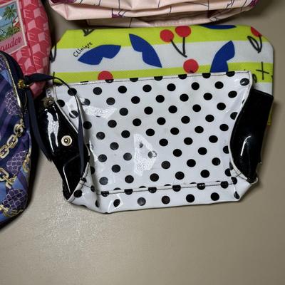 LOT 46B: Esteé Lauder Makeup Bags & More Fashionable Pouches