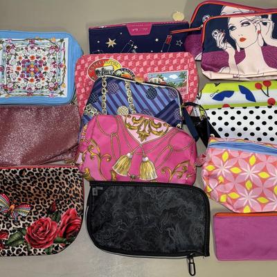 LOT 46B: Esteé Lauder Makeup Bags & More Fashionable Pouches