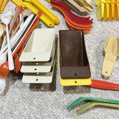 LOT 48B: Large Collection of Vintage Tupperware Utensils, Measuring Instruments & More