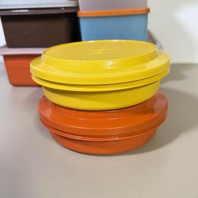 LOT 50B: Vintage 70s Style Tupperware Collection