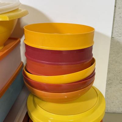 LOT 50B: Vintage 70s Style Tupperware Collection