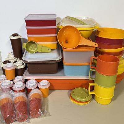 LOT 50B: Vintage 70s Style Tupperware Collection