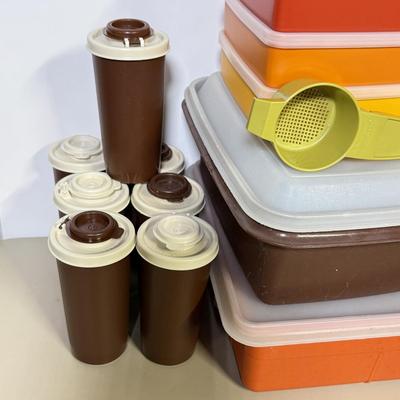 LOT 50B: Vintage 70s Style Tupperware Collection