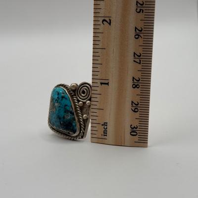 LOT 74J: Hand Crafted Silver Ring w/ Turquoise Stone & Seed Pearls - Size 7.5 (9.3g)