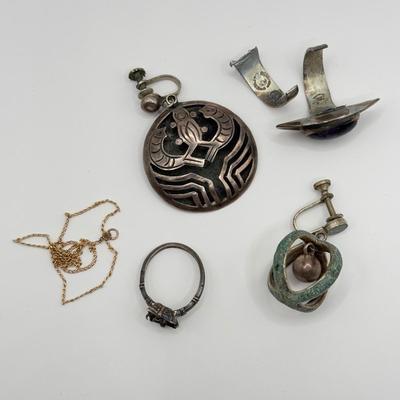 LOT 76J: Scrap/Craft Lot - Broken 14kt Gold Chain & Sterling Silver Rings w/ Mis-Match Silver Screwback Earrings